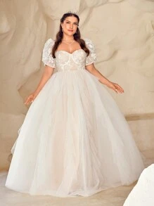 SHEIN Belle Váy cưới thanh lịch cỡ lớn với tay áo công chúa sang trọng yên tĩnh, đường viền cổ sâu, diềm xếp tầng phóng đại và viền chữ A duyên dáng - trắng - Xem 2