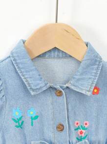 Dziewczynka Kolorowy haft w kwiaty Wygodna, sprana, miękka sukienka dżinsowa z uroczymi rękawami bąbelkowymi, idealna na letnie wakacje - Średni jeans - Zobacz 3