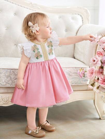 SHEIN 女婴夏季可爱粉色 3D 花卉拼布金丝带盖袖公主派对礼服，适合 1 岁生日表演派对庆祝