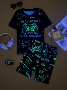 SHEIN Tween Boy nauwsluitende cartoon gameconsole Glow-in-the-Dark patroon T-shirt met korte mouwen en shorts homewear, zomer 2 stks / set