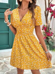 SHEIN VCAY Robe d'été pour femmes avec taille haute à col en V et manches courtes à plis et style A-ligne floral - Jaune citron - Voir 1