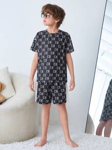 SHEIN 少年男孩字母印花時尚舒適短袖T恤和短褲針織抗火透氣家居服套裝，夏季2件套