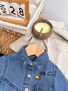 Baby Jungen lässiger, blauer Denimhemd mit Auto Stickerei