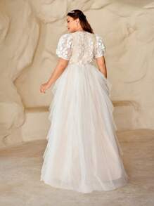 SHEIN Belle Váy cưới thanh lịch cỡ lớn với tay áo công chúa sang trọng yên tĩnh, đường viền cổ sâu, diềm xếp tầng phóng đại và viền chữ A duyên dáng - trắng - Xem 4