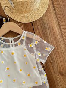 SHEIN LMoss Kids LMoss Young Girl 圆领花朵图案网眼 T 恤搭配内搭背心