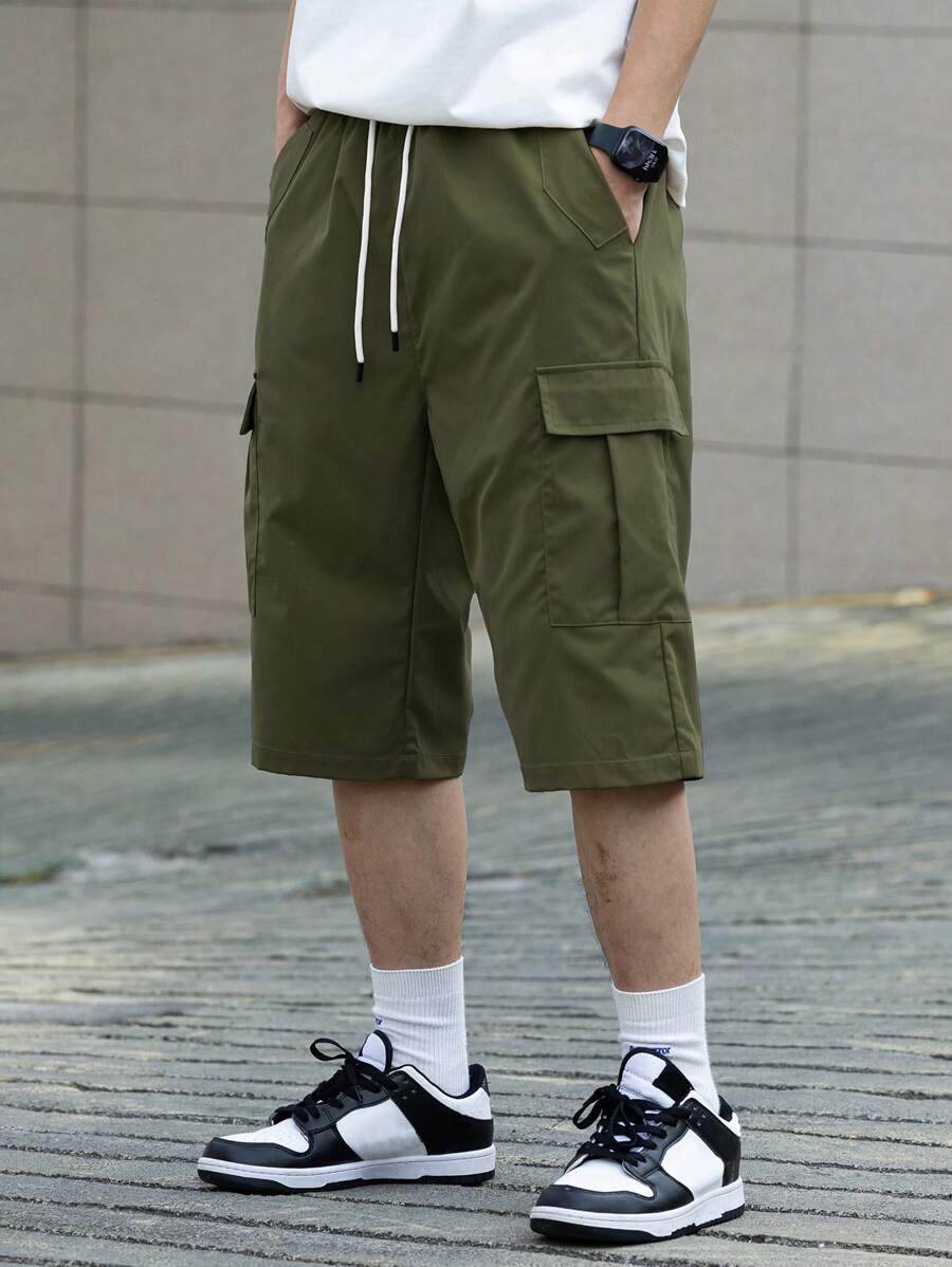 Claim Dot Shorts informales de trabajo para hombres con ajuste cómodo, cintura con cordón y bolsillos - Verde militar - Ver 1