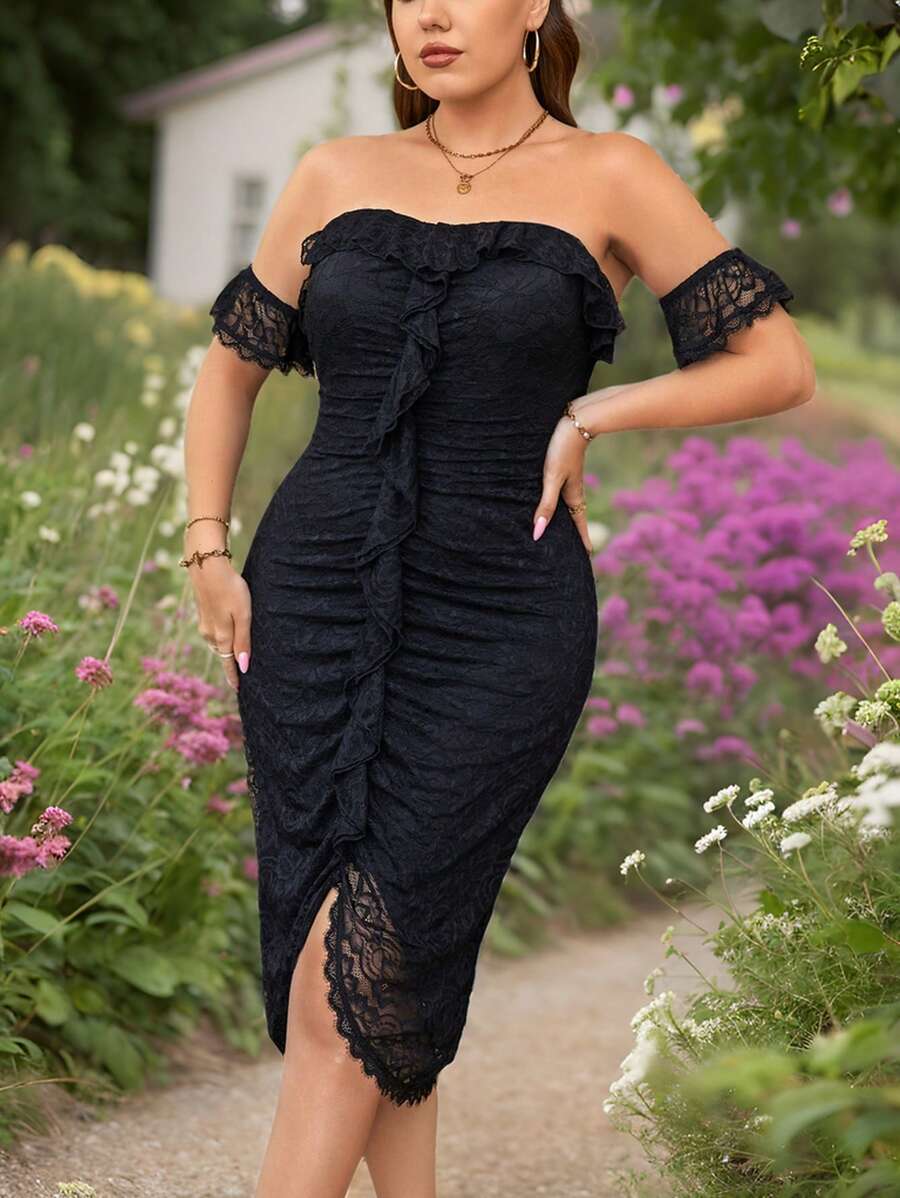 SHEIN Privé Elegantly Styled Plus Size Black Bodycon Dress With Fashionable Lace, And Ruched Details, Wedding Guest Dress - Black - View 1
