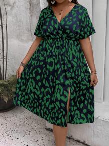 SHEIN Holidaya 夏季假期大碼豹紋腰部束繩高開衩連衣裙 - 綠色 - 查看 4