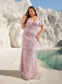 SHEIN Belle 大碼粉色刺繡花深V領，袖子有褶邊，微微擴出的魚尾設計優雅裙子，適用於花園派對、正式晚宴或舞會 - 彩色 - 查看 2