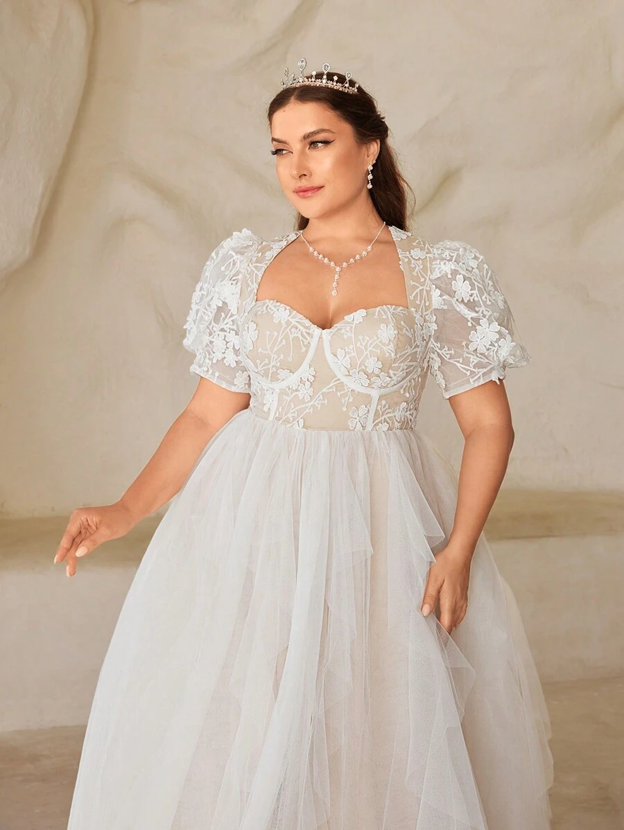 SHEIN Belle Váy cưới thanh lịch cỡ lớn với tay áo công chúa sang trọng yên tĩnh, đường viền cổ sâu, diềm xếp tầng phóng đại và viền chữ A duyên dáng - trắng - Xem 1