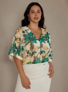 Aveloria Rosie Random Printed V-Neck Short Sleeve Holiday Style Shirt