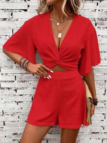 SHEIN Clasi Zweiteiler bestehend aus Crop Top mit Twist-Detail und Schmetterlingärmeln sowie Shorts