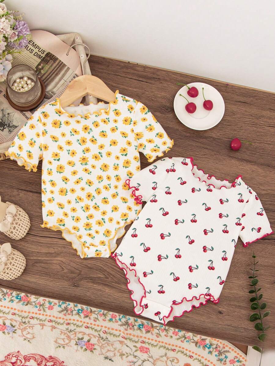 SHEIN LMoss Kids 女婴夏季两件套针织短袖开裆设计全身花卉和樱桃印花生菜边连体衣 - 白色 - 查看 1