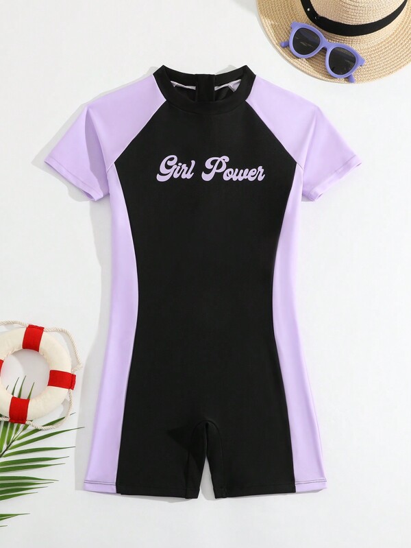 Traje de baño de 1 pieza con bloques de color y mangas cortas para niñas preadolescentes, con gráfico de letras púrpura, adecuado para la playa, natación, surf, estilo dulce y lindo, material cómodo, para verano