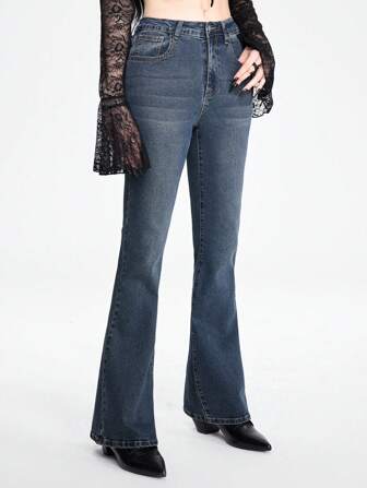 Goth Jean évasé pour femmes avec broderie de croix gothique et de vigne en strass, ajustement mince