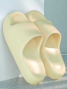 夏季新款时尚简约男女家居拖鞋，休闲日常穿着。加厚鞋底设计，透气柔软舒适。EVA材质，适用于浴室，防滑、无异味、抗菌、保护双脚、速干 | 超强缓震 | 适用于沙滩/户外街道/室内卧室、浴室等场所。[建议选购大一码，穿着更舒适。]