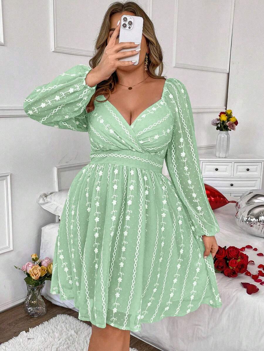 Flirla 大码心形领口长袖花卉刺绣连衣裙 - 綠色 - 查看 1