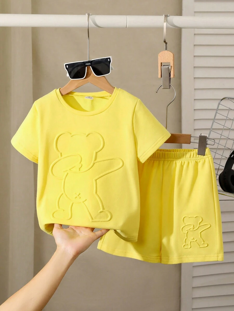 SHEIN 男童小熊图案短袖圆领T恤短裤套装，黄色童装