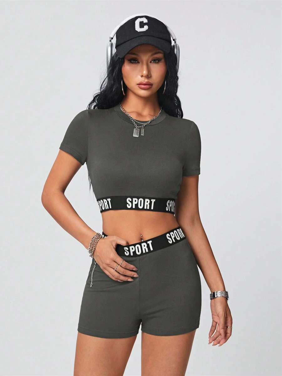 Muchica 夏季運動風字母印花胶帶短上衣和短褲修身2件套裝 - 深灰色 - 查看 1