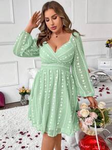 Flirla 大码心形领口长袖花卉刺绣连衣裙 - 綠色 - 查看 6