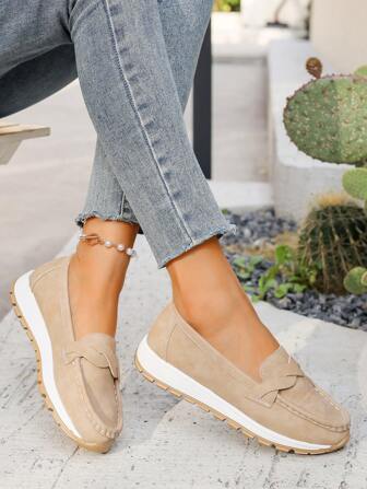 2025秋夏季镂空新款真皮一脚蹬中老年妈妈鞋软底坡跟透气女鞋