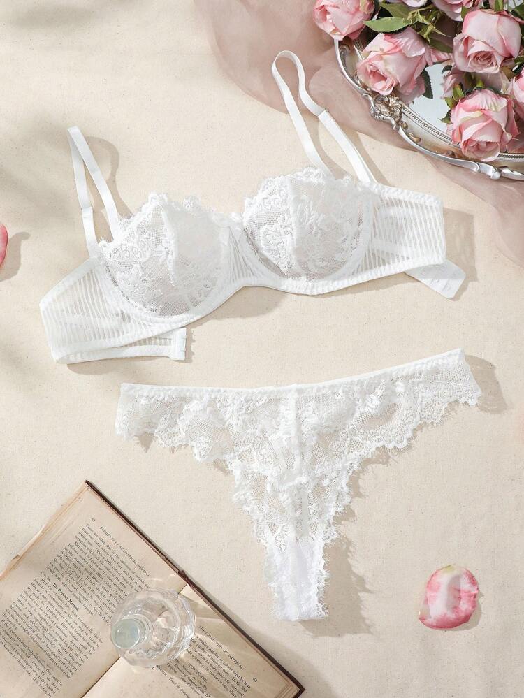 Women's Fashionable Sweet Solid Color Contrast Lace Bra & Panty Lingerie Set