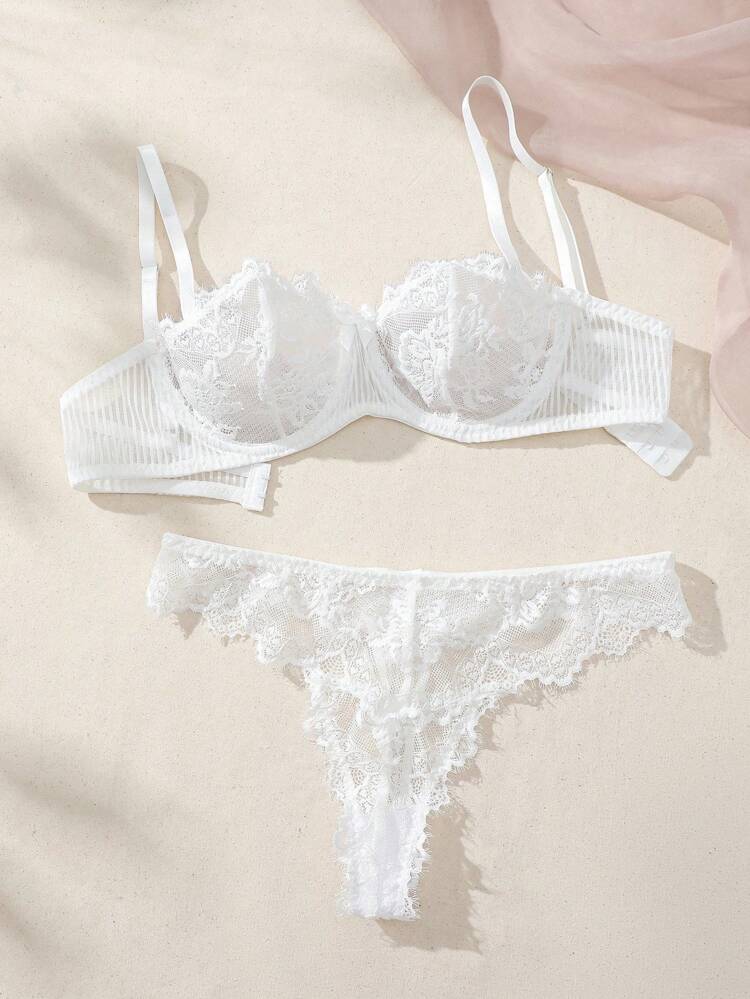 Women's Fashionable Sweet Solid Color Contrast Lace Bra & Panty Lingerie Set