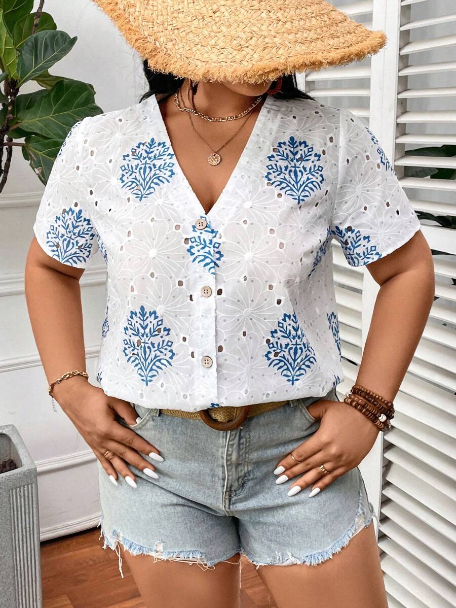 SHEIN VCAY 大尺碼刺繡花卉圖案休閒度假襯衫 - 藍白色 - 查看 1