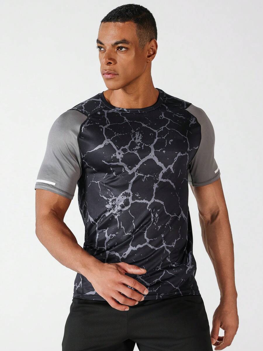 男友风男士时尚印花拼布短袖运动 T 恤，夏季返校季 - 彩色 - 查看 1