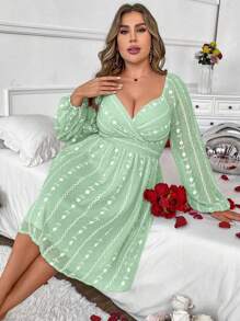 Flirla 大码心形领口长袖花卉刺绣连衣裙 - 綠色 - 查看 7