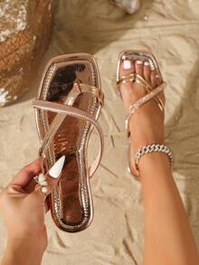 Sandale la modă pentru femei, aurii, cu inele pentru degete, 2024, șlapi plate, în aer liber, în stil nou, pentru femei