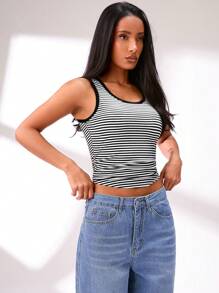 SHEIN BASICS Áo thể thao thông thường dệt kim sọc Slim-Fit cổ tròn thông thường cho nữ có đệm lót áo lót - Đen và trắng - Xem 6