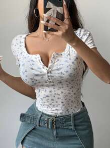 DAZY 女裝夏季小花紋鈕扣半排扣修身短袖T恤