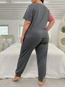 Conjunto de pijama de manga corta con pantalones largos de talla grande y estampado de letras a bloques de color