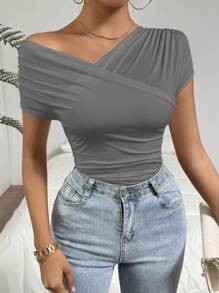 SHEIN Privé Women's Summer Solid Color Asymmetrical Neck Short Sleeve Slim Fit T-Shirt With Pleats