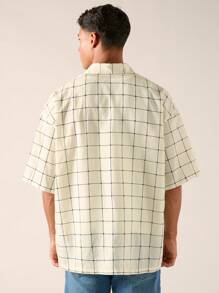 Manfinity RebelGame Camisa casual de manga corta para hombre de moda diaria con diseño de cuadros y letras