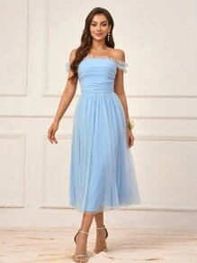 SHEIN Belle Vải lưới màu xanh lãng mạn dành cho nữ với tay áo trễ vai lạnh, váy chữ A lưới phồng có diềm xếp nếp với phần lưng hở, thích hợp cho các sự kiện đám cưới lãng mạn, váy phù dâu trang trọng - Màu xanh lam - Xem 3