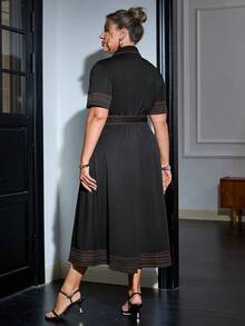 Sollinarry Đầm trang trí thắt lưng nhiều túi màu tương phản giống vải denim cỡ lớn cho nữ - màu đen - Xem 2