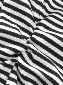 SHEIN BASICS Áo thể thao thông thường dệt kim sọc Slim-Fit cổ tròn thông thường cho nữ có đệm lót áo lót - Đen và trắng - Xem 11