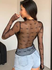 DAZY Camiseta de malla de manga larga transparente con estampado sencillo para uso diario y salir, blusas para mujer - Negro - Ver 5