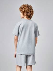 SHEIN 青少年男童針織純色字母短袖T恤和短褲休閑套裝2件裝 - 灰色 - 查看 2