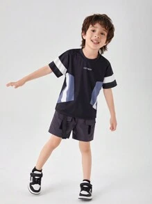 SHEIN Ensemble de haut à manches courtes à col rond pour garçon avec blocs de couleurs imprimés de lettres et short unicolore avec poche, tenues décontractées d'été