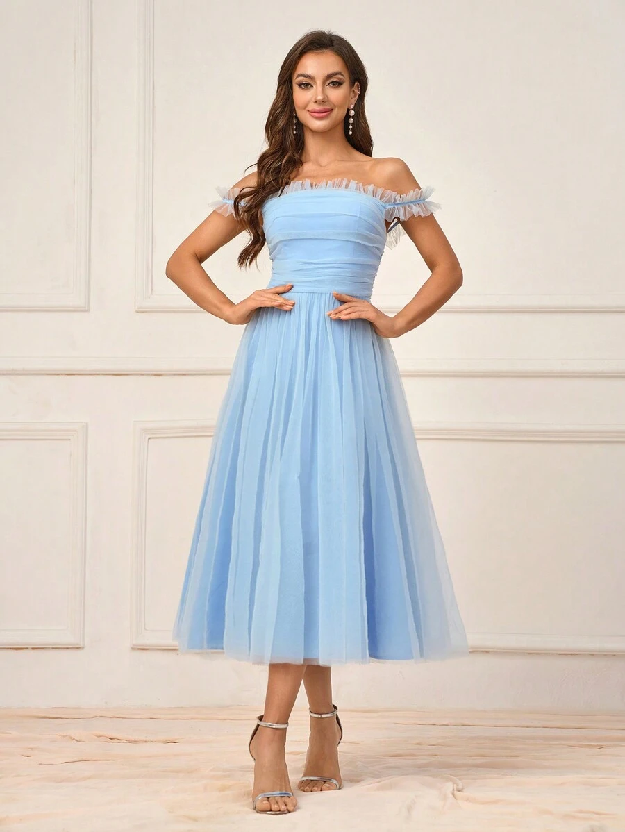 SHEIN Belle Vải lưới màu xanh lãng mạn dành cho nữ với tay áo trễ vai lạnh, váy chữ A lưới phồng có diềm xếp nếp với phần lưng hở, thích hợp cho các sự kiện đám cưới lãng mạn, váy phù dâu trang trọng - Màu xanh lam - Xem 1