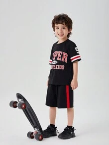 2-teiliges Set aus sportlichem, locker sitzendem Rundhals-T-Shirt mit mehrfarbigem Buchstabendruck und lässigen Shorts für Jungen. Geeignet für den Alltag und Sportausflüge., Drop Shoulder