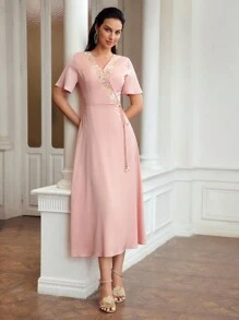 MOTF PREMIUM 交叉領口刺繡花卉圖案打結腰帶連衣裙 - 粉色 - 查看 6