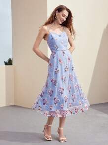 MOTF PREMIUM VESTIDO DE MANGA DE CAPA CON MALLA BORDADA CON DISEÑO FLORAL SIN CINTURÓN