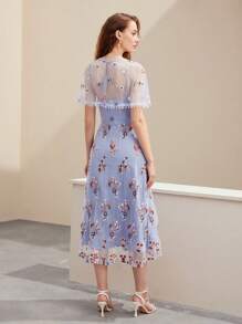 MOTF PREMIUM VESTIDO DE MANGA DE CAPA CON MALLA BORDADA CON DISEÑO FLORAL SIN CINTURÓN