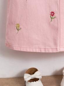 SHEIN Vintaside Kids 少女刺繡牛仔連衣裙，附有裝飾點綴