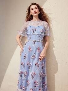 MOTF PREMIUM VESTIDO DE MANGA DE CAPA CON MALLA BORDADA CON DISEÑO FLORAL SIN CINTURÓN