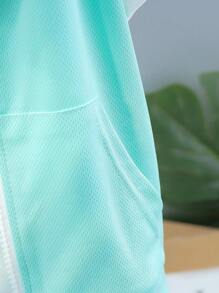 SHEIN 3 件套年轻男孩休闲运动学院风可爱度假夏季网眼帽，T 恤 + 短裤 + 拉链背心套装，白色 T 恤 + 浅绿色短裤 + 浅绿色拉链背心，适合日常穿着、上学、旅行、运动、春夏